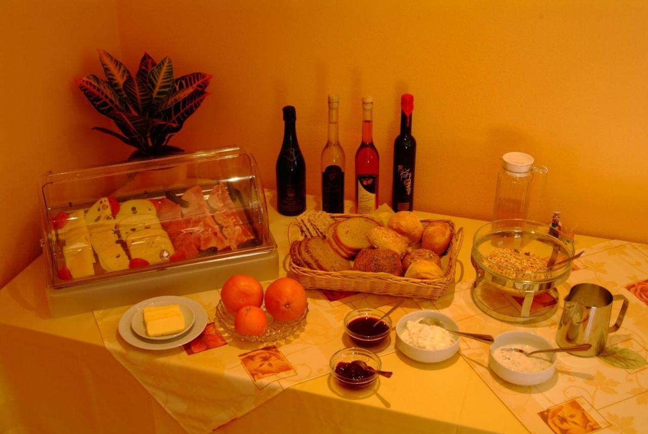 Wein- Und Gaestehaus Genetsch リーザー エクステリア 写真